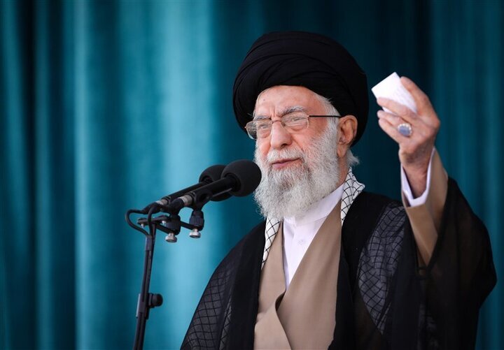 رهبر انقلاب:ما بایدکمربند استقلال طلبی رادرهمه ی کشورهای اسلامی محکم ببندیم