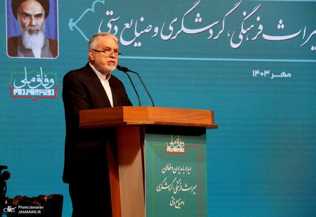 صالحی امیری: جذب ۱۵ میلیون گردشگر در پایان برنامه هفتم باید محقق شود