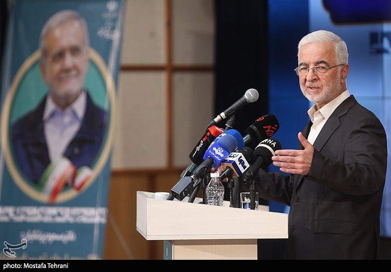 وزیر کشور برای معارفه استاندار مازندران به ساری سفر کرد