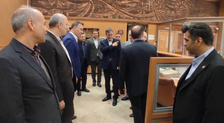 بازدید علی جباری از شعبه تخصصی خسارت اتومبیل شهید مدنی تبریز بازدید علی جباری از شعبه تخصصی خسارت اتومبیل شهید مدنی تبریز