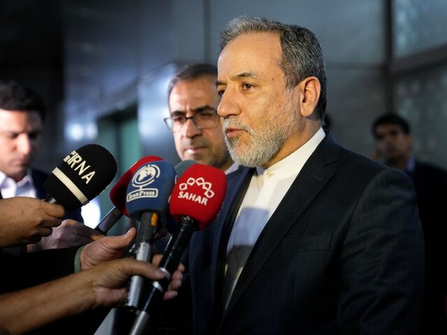 عراقچی :سفر من به هند برای تشکیل کمیسیون مشترک اقتصادی دو کشور است عراقچی :سفر من به هند برای تشکیل کمیسیون مشترک اقتصادی دو کشور است