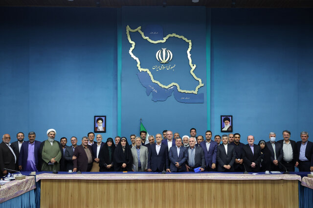 پزشکیان:لازمه تحقق پیشرفت و توسعه، دستیابی به زبان مشترک در تعاملات میان قواست پزشکیان:لازمه تحقق پیشرفت و توسعه، دستیابی به زبان مشترک در تعاملات میان قواست