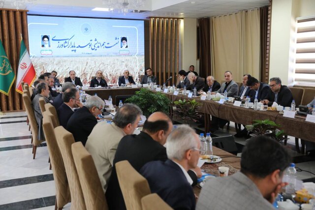 پزشکیان از کارشناسان برای غلبه بر مشکلات ناشی از کمآبی کمک خواست پزشکیان از کارشناسان برای غلبه بر مشکلات ناشی از کمآبی کمک خواست
