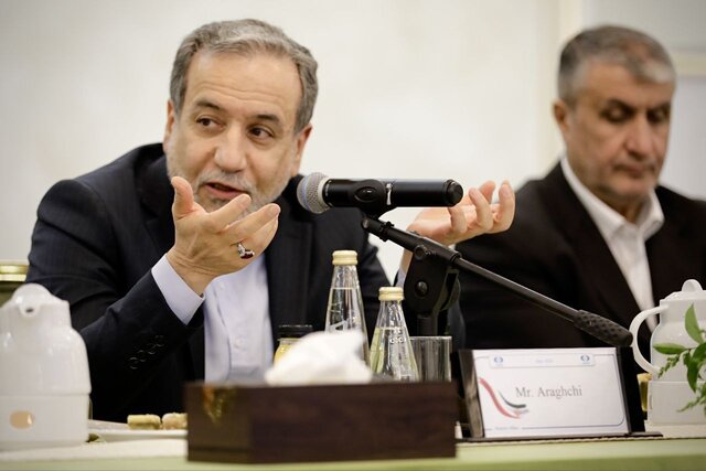 عراقچی:ایران برای اعتمادسازی در مورد تداوم ماهیت صلحآمیز برنامه هستهای خود کاملاً آمادگی دارد عراقچی:ایران برای اعتمادسازی در مورد تداوم ماهیت صلحآمیز برنامه هستهای خود کاملاً آمادگی دارد