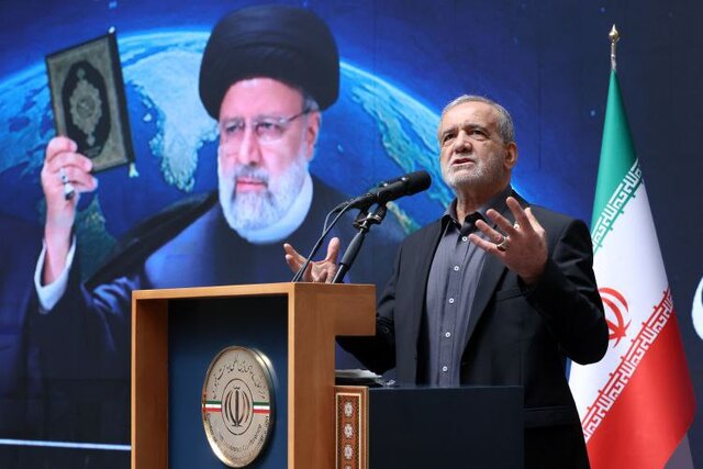 پزشکیان:آنچه باعث می شود انسان از حق دور شود، دنیا و دنیایی بودن است پزشکیان:آنچه باعث می شود انسان از حق دور شود، دنیا و دنیایی بودن است