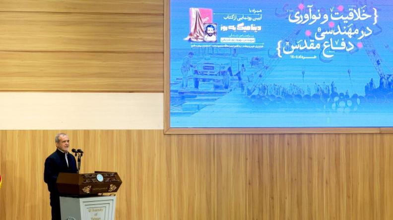 پزشکیان:آنان که علم دارند و دل در گرو مردم نهاده‌اند، می‌توانند این کشور را از بحران‌ها عبور دهند