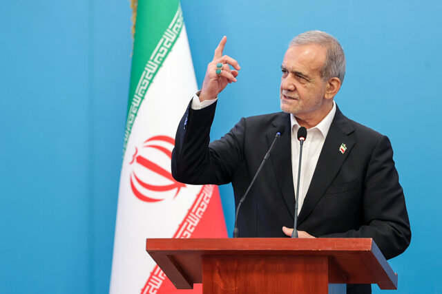 پزشکیان در مراسم سالگرد امام خمینی: هیچ انسان آزادهای زیر بار ظلم نمیرود پزشکیان در مراسم سالگرد امام خمینی: هیچ انسان آزادهای زیر بار ظلم نمیرود