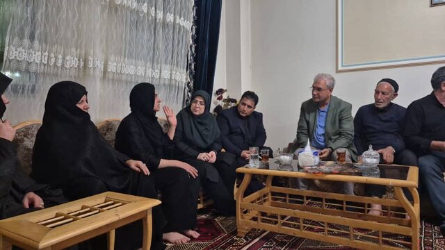 نمایندگان دولت به دیدار خانواده الهه حسین‌نژاد رفتند