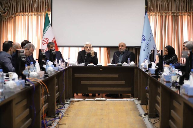 عارف: مردم و اپوزیسیون برای دفاع از کشور به میدان آمدند عارف: مردم و اپوزیسیون برای دفاع از کشور به میدان آمدند