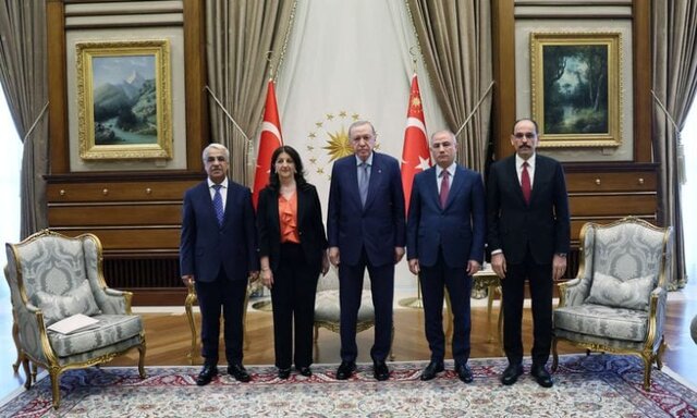 دیدار اردوغان با نمایندگان حزب کردی؛ گام جدید در فرآیند صلح با پ.ک.ک دیدار اردوغان با نمایندگان حزب کردی؛ گام جدید در فرآیند صلح با پ.ک.ک