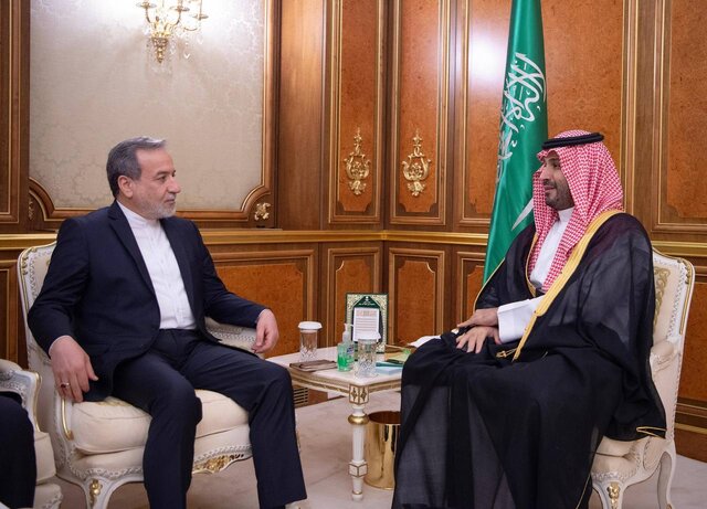 دیدار و رایزنی وزیر امور خارجه ایران با ولیعهد سعودی در جده دیدار و رایزنی وزیر امور خارجه ایران با ولیعهد سعودی در جده