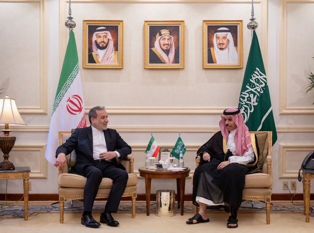 گفتوگوی وزیران امور خارجه ایران و عربستان درباره روابط دوجانبه و تحولات منطقهای گفتوگوی وزیران امور خارجه ایران و عربستان درباره روابط دوجانبه و تحولات منطقهای