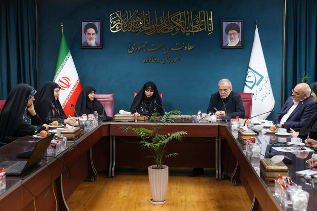 پزشکیان: تقسیم مردم به خودی و غیرخودی اشتباه است؛ زنان نقش کلیدی در جامعه دارند پزشکیان: تقسیم مردم به خودی و غیرخودی اشتباه است؛ زنان نقش کلیدی در جامعه دارند