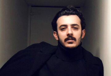 علی شادمان جایزهاش را به بازیگر تئاتر زندانی تقدیم کرد علی شادمان جایزهاش را به بازیگر تئاتر زندانی تقدیم کرد