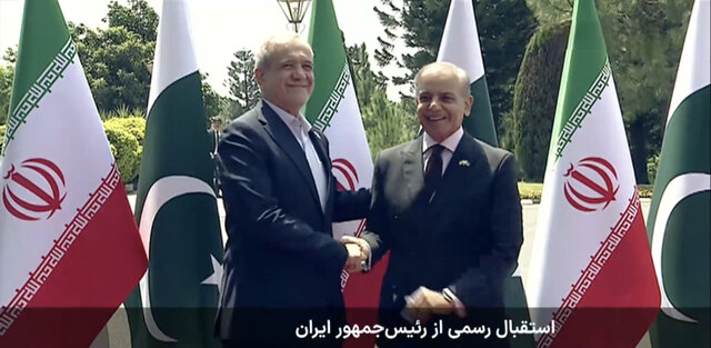 استقبال رسمی شهباز شریف از مسعود پزشکیان در اسلام آباد/ تاکید بر دوستی و همکاری ایران و پاکستان استقبال رسمی شهباز شریف از مسعود پزشکیان در اسلام آباد/ تاکید بر دوستی و همکاری ایران و پاکستان