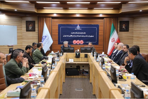 تجلیل فرمانده بسیج وزارت نفت از شرکت پالایش نفت تهران تجلیل فرمانده بسیج وزارت نفت از شرکت پالایش نفت تهران