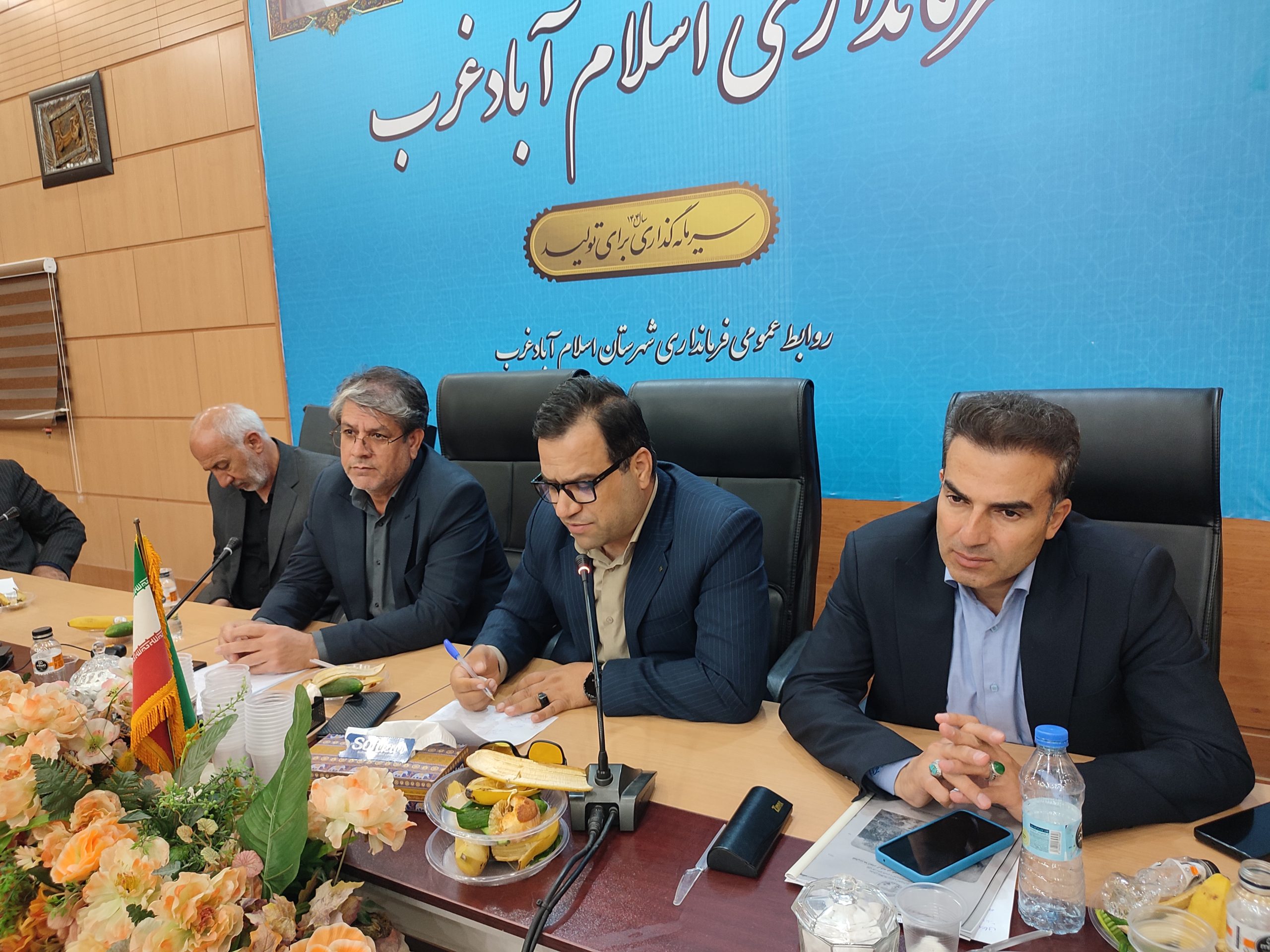 همکاری و همدلی مردم در مسیر خدمت به زائرین اربعین مثالزدنی است همکاری و همدلی مردم در مسیر خدمت به زائرین اربعین مثالزدنی است