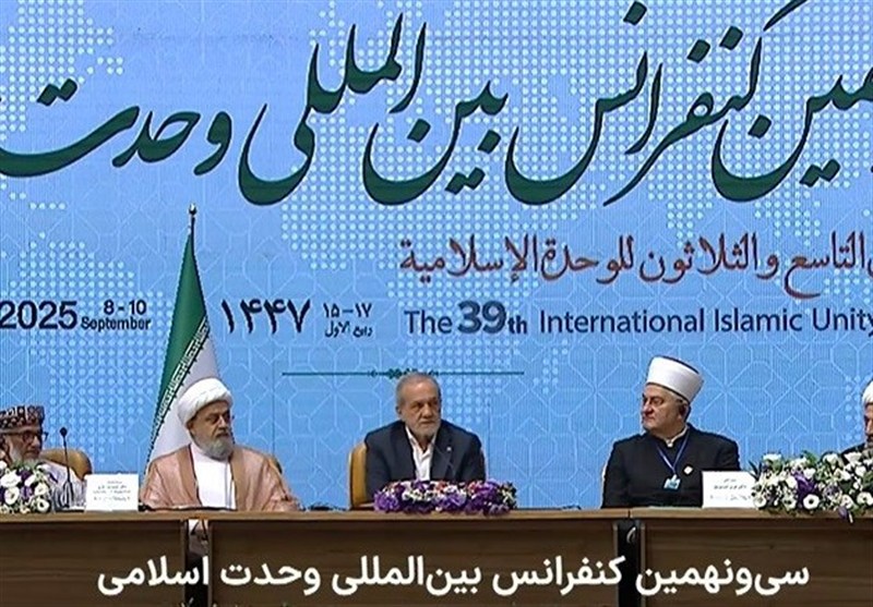 دشمن به کشورهای اسلامی اسلحه میفروشد و میخواهد ما را به جان هم بیندازد، ما دنبال اختلاف نیستیم دشمن به کشورهای اسلامی اسلحه میفروشد و میخواهد ما را به جان هم بیندازد، ما دنبال اختلاف نیستیم