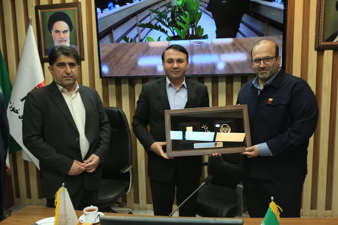 تقدیر مدیرعامل بانک سپه کشور از مدیرعامل شرکت فولاد خوزستان تقدیر مدیرعامل بانک سپه کشور از مدیرعامل شرکت فولاد خوزستان