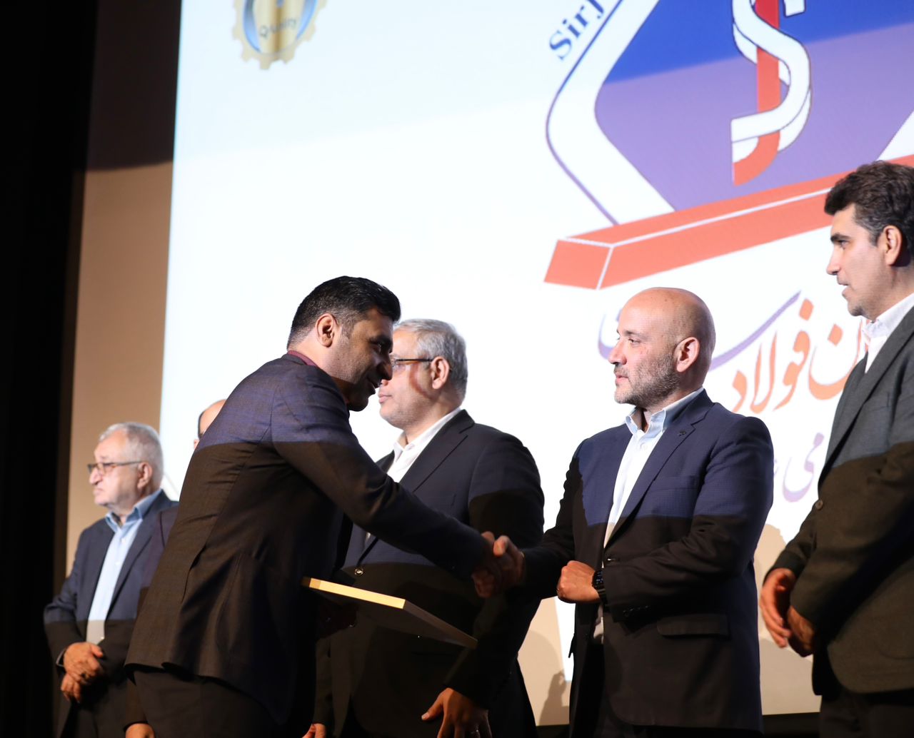 جهان فولاد سیرجان تندیس بلورین ملی کیفیت را کسب کرد