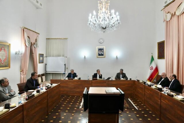 نشست مشورتی وزیر امور خارجه با سفرای ایران در آلمان، فرانسه و انگلیس درباره سوءاستفاده از سازوکار برجام برگزار شد