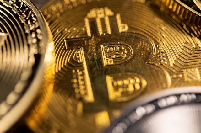 بیت‌کوین پس از رسیدن به ۱۲۶ هزار دلار، در ۱۲۲ هزار دلار تثبیت شد