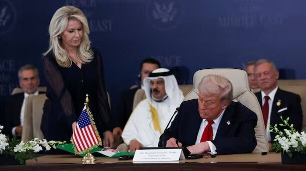 ترامپ توافق صلح غزه را امضا کرد: جنگ ۳۰۰۰ ساله تمام شد ترامپ توافق صلح غزه را امضا کرد: جنگ ۳۰۰۰ ساله تمام شد