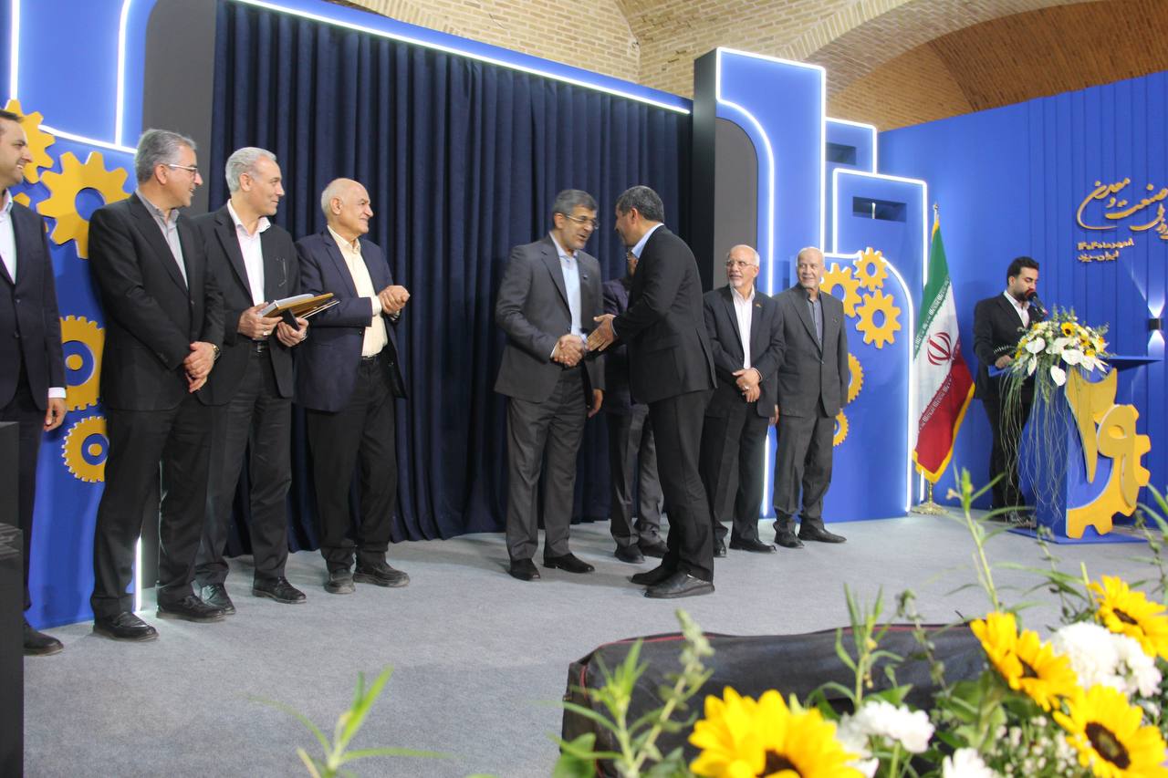 قدردانی استاندار یزد از مدیرعامل چادرملو