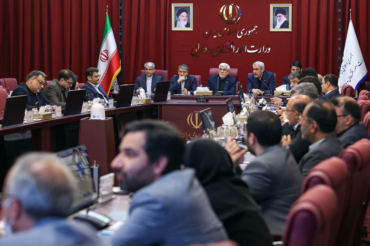 عارف: ریشه‌کن کردن فرار مالیاتی دانه‌درشت‌ها ضروری است