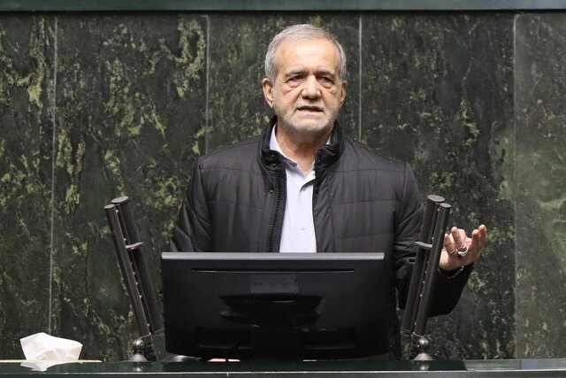 مقصر گرانی‌ها خود ما هستیم، هزینه‌های اضافی را از بودجه حذف کنیم