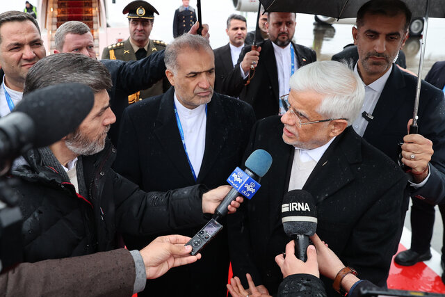 عارف وارد مسکو شد؛ برای شرکت در اجلاس نخست‌وزیران شانگهای