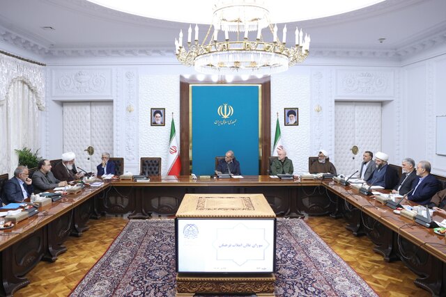 پایبندی به عفاف و حجاب از مدیران و کارکنان دستگاه‌ها شروع شود