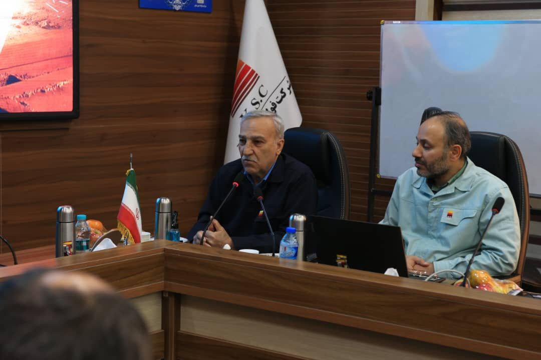  چراغ صنعت است که چراغ خانه را روشن نگه می دارد