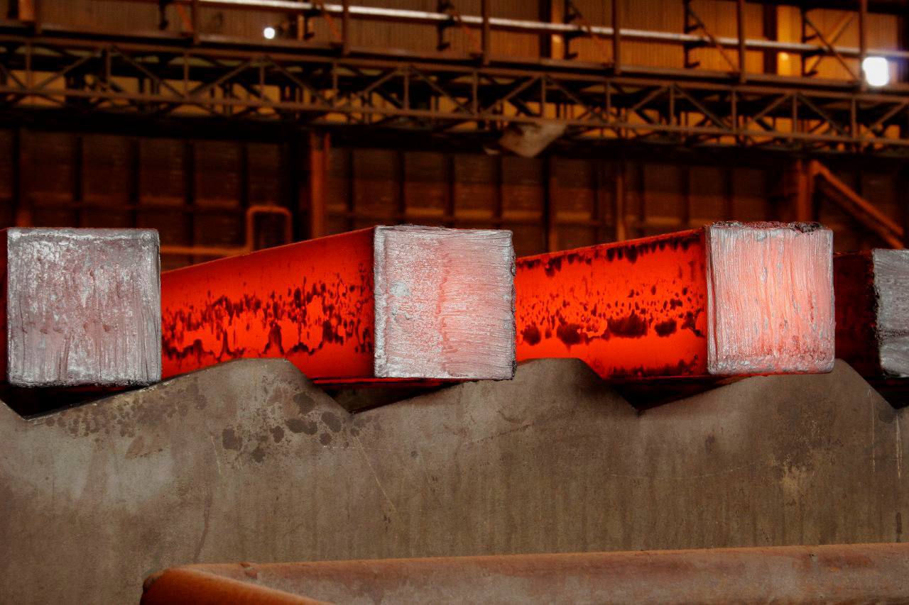 فولاد، آخرین سپر صنعتی ایران در اقتصاد تحریم‌شده؛مسئولان تدبیر کنند