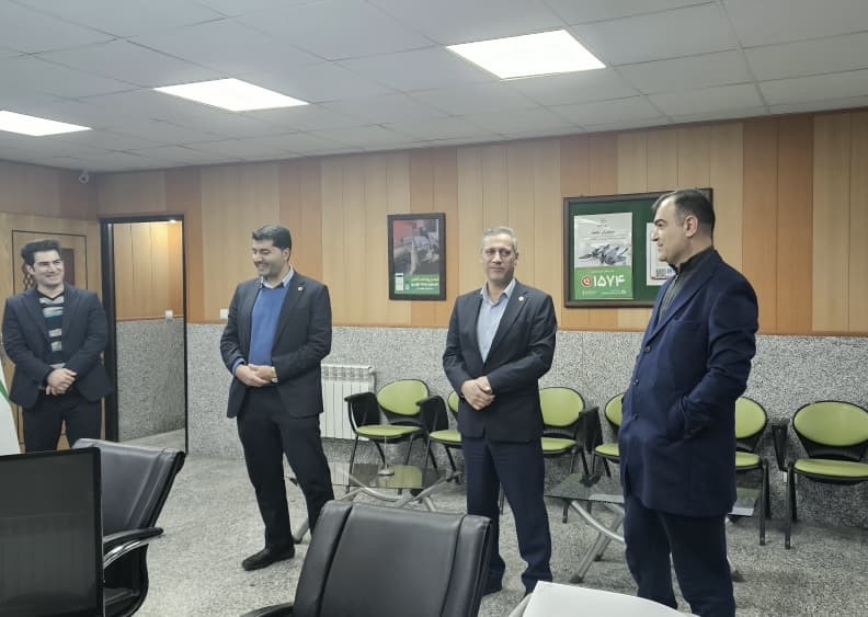 مدیرعامل بیمه البرز در بازدید سرزده از شعبه شهرکرد: رضایت مشتریان مؤثرترین تبلیغ است