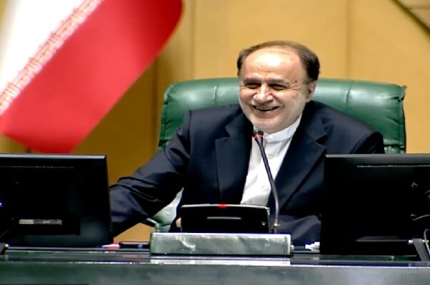 نایب رئیس مجلس از افزایش ۵۰ درصد حقوق‌ها برای سال آینده خبر داد