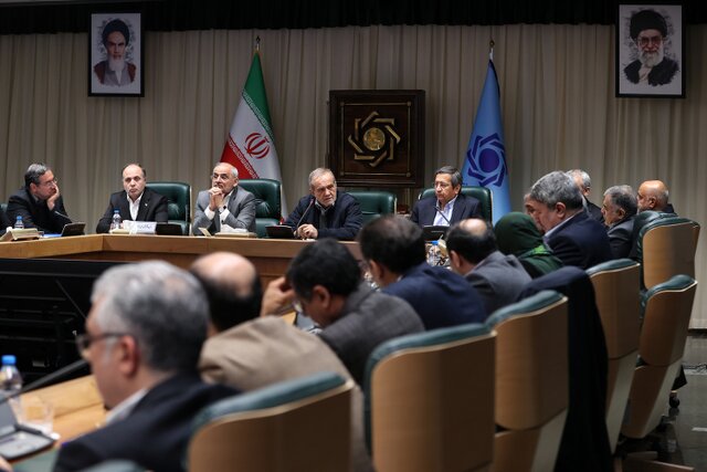 دستور رئیس‌جمهور برای تسریع واردات کالای اساسی از مرزها