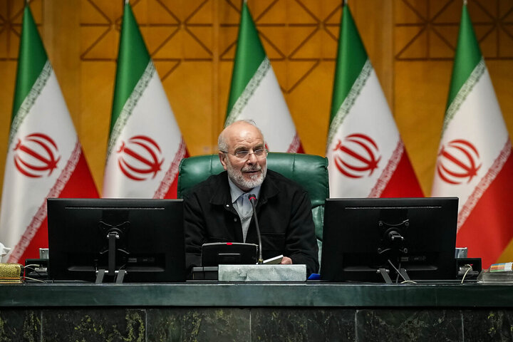 حداقل حقوق کارکنان و بازنشستگان در سال آینده ۳۲ درصد افزایش می‌یابد