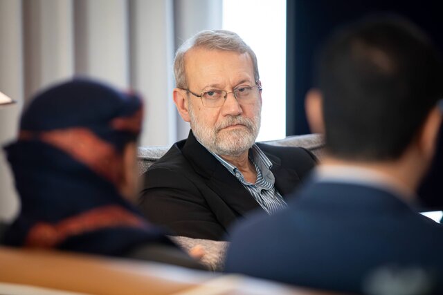 سفر لاریجانی به عمان برای گسترش روابط تجاری و مشورت‌های منطقه‌ای