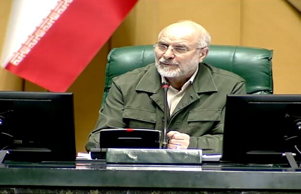 امکان افزایش مالیات بر ارزش افزوده تا ۱۵ درصد وجود دارد/ معافیت برای مصرف‌کنندگان کم‌مصرف