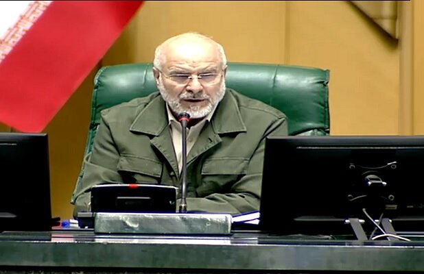 تایید نهایی قالیباف بر افزایش پلکانی معکوس حقوق‌ها؛ مصوبه کمیسیون قطعی است