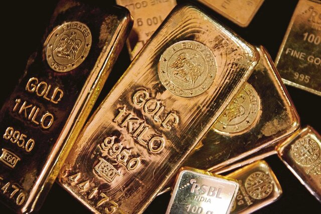 طلای جهانی تحت فشار دلار و کاهش تنش‌ها به ریزش ادامه داد