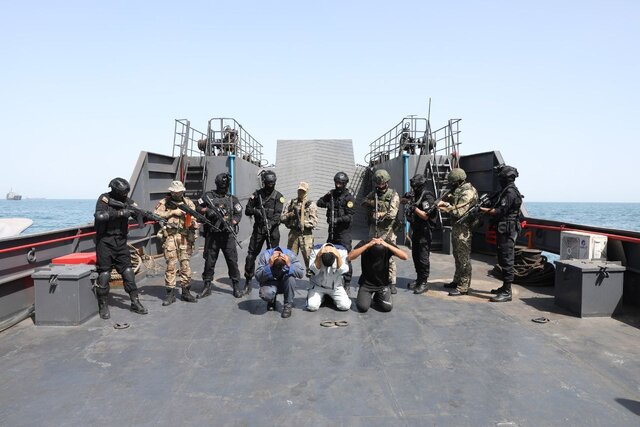 تمرین موفق ایران و روسیه برای آزادسازی کشتی ربوده شده در دریای عمان