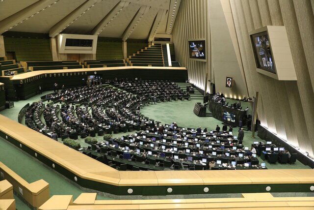 تاکید نمایندگان مجلس به ایستادگی در کنار رهبر معظم انقلاب اسلامی