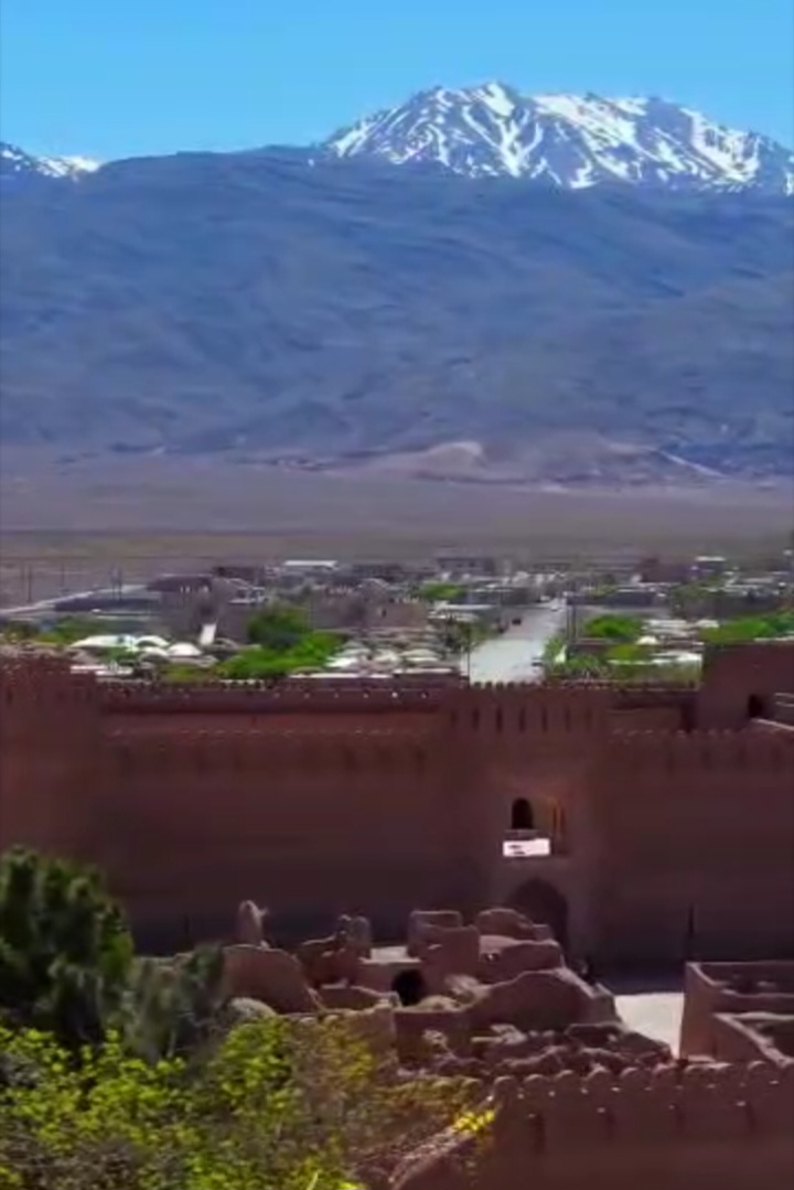 تماشای عظمت ارگ راین کرمان ؛ وسط بهار و برف