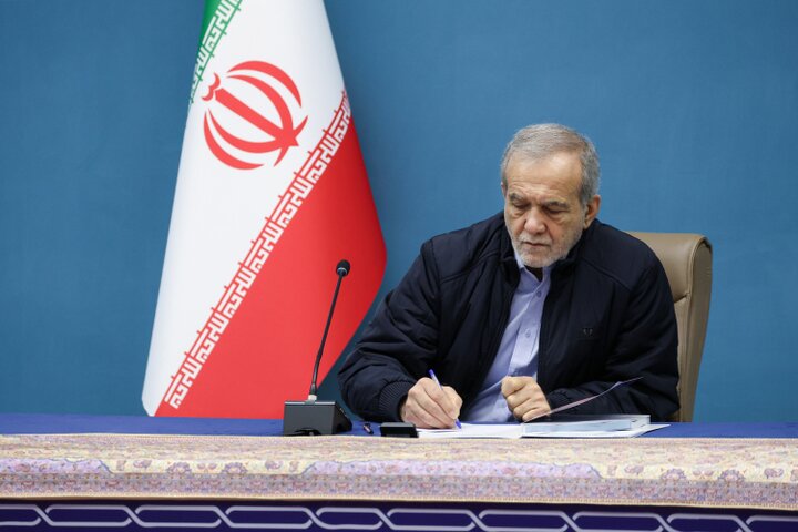 صلح پایدار با دانایی و کتاب شکل می‌گیرد، نه با قدرت و خشونت