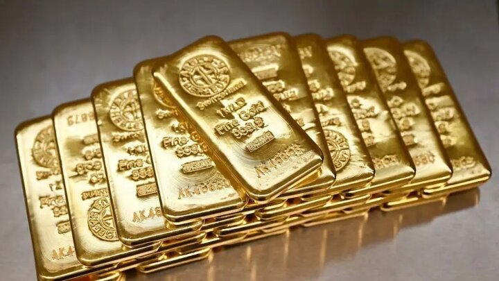 کاهش قیمت طلا در روز جمعه تحت تاثیر تقویت دلار و احتمال افزایش نرخ بهره