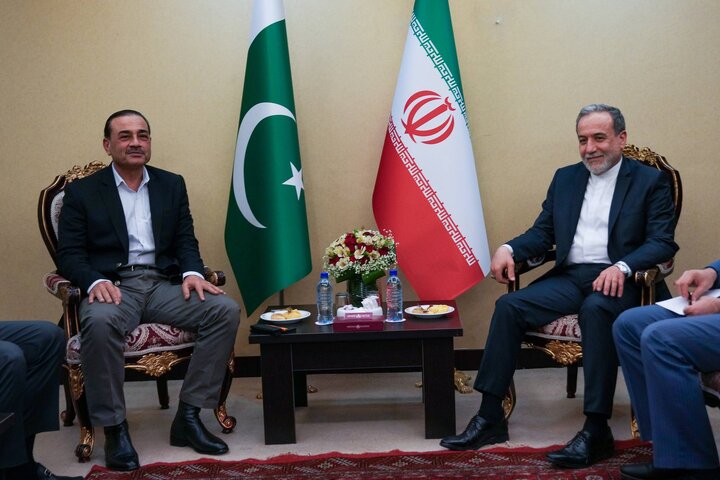 دیدار فرمانده ارتش پاکستان با عراقچی در تهران؛ رایزنی برای جلوگیری از تشدید تنش