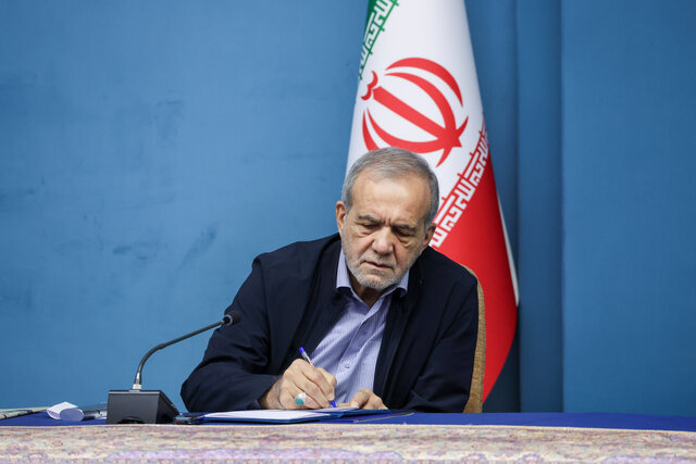 پزشکیان رحلت آیت‌الله العظمی فیاض را تسلیت گفت