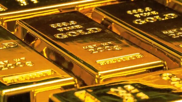 کاهش اندک قیمت طلا در سایه تقویت دلار و افزایش نفت
